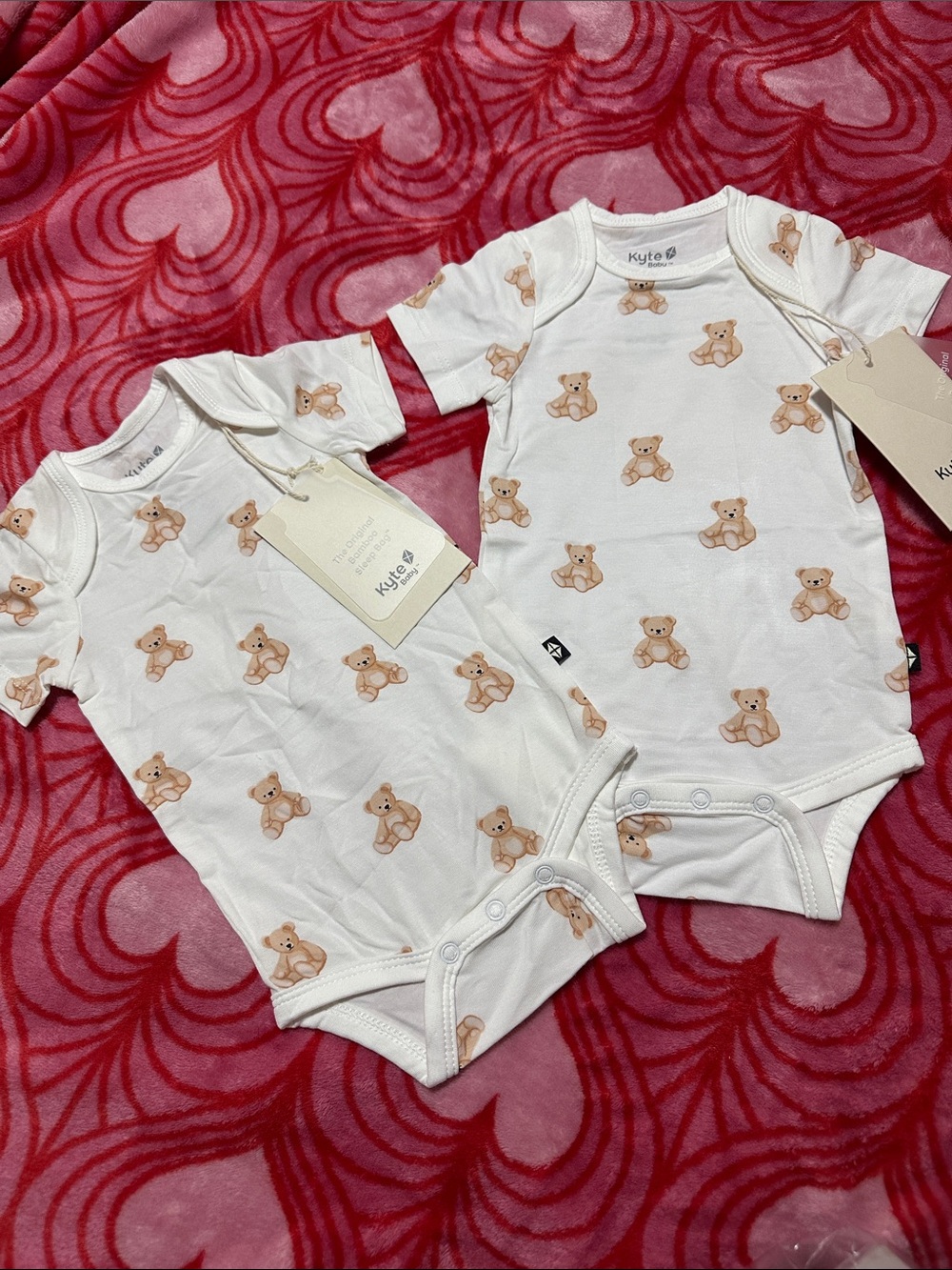 Kyte BABY White Teddy Bear Short Sleeve One-Piece Bodysuit Bundle Sz 0-3 Months